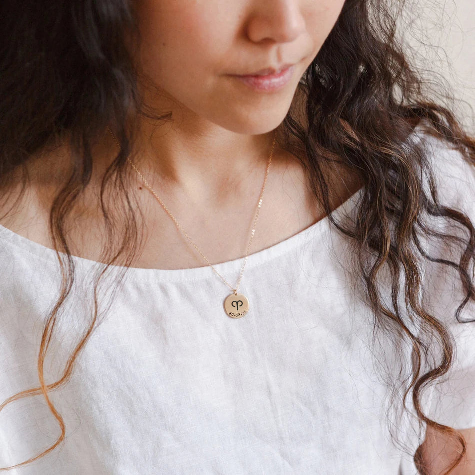 Celestial Essence: Personalized Zodiac Necklace – 14K Gold